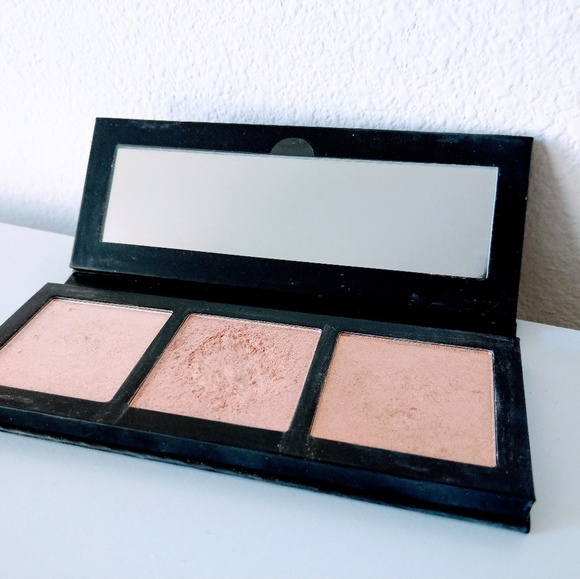 M.A.C. hyperglow highlighter - Picture 1 of 3